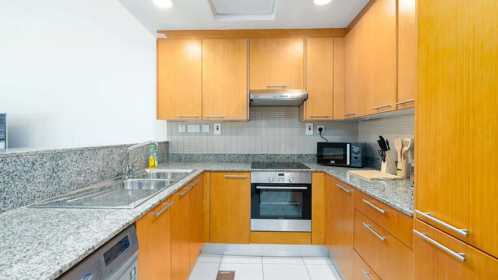 Bespoke Residences - Spacious Studio In Bay Square Dubai Apartment