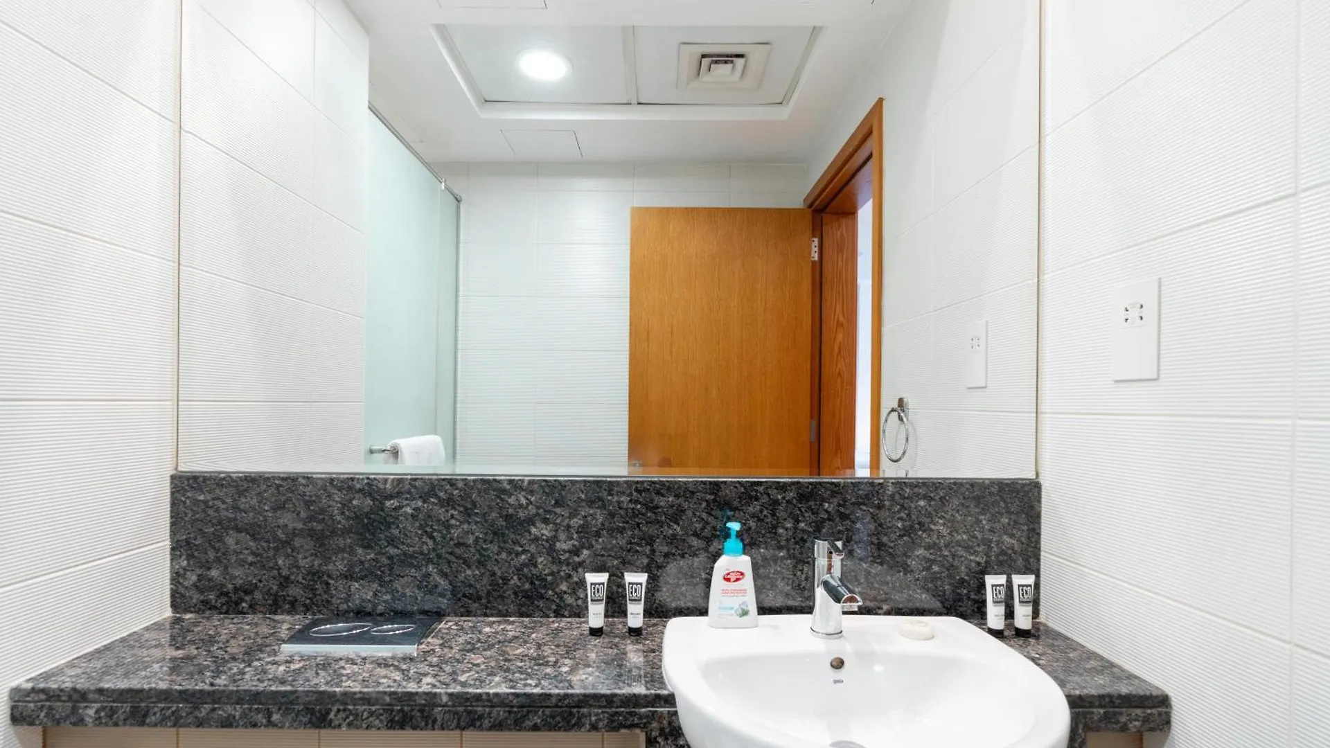 Bespoke Residences - Spacious Studio In Bay Square Dubai United Arab Emirates